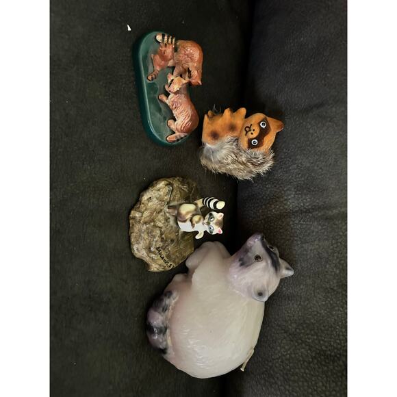 VGUC Vintage 20 Piece Raccoon Collection Pictures Bags Stuffies Plate Wood Box - Picture 4 of 10